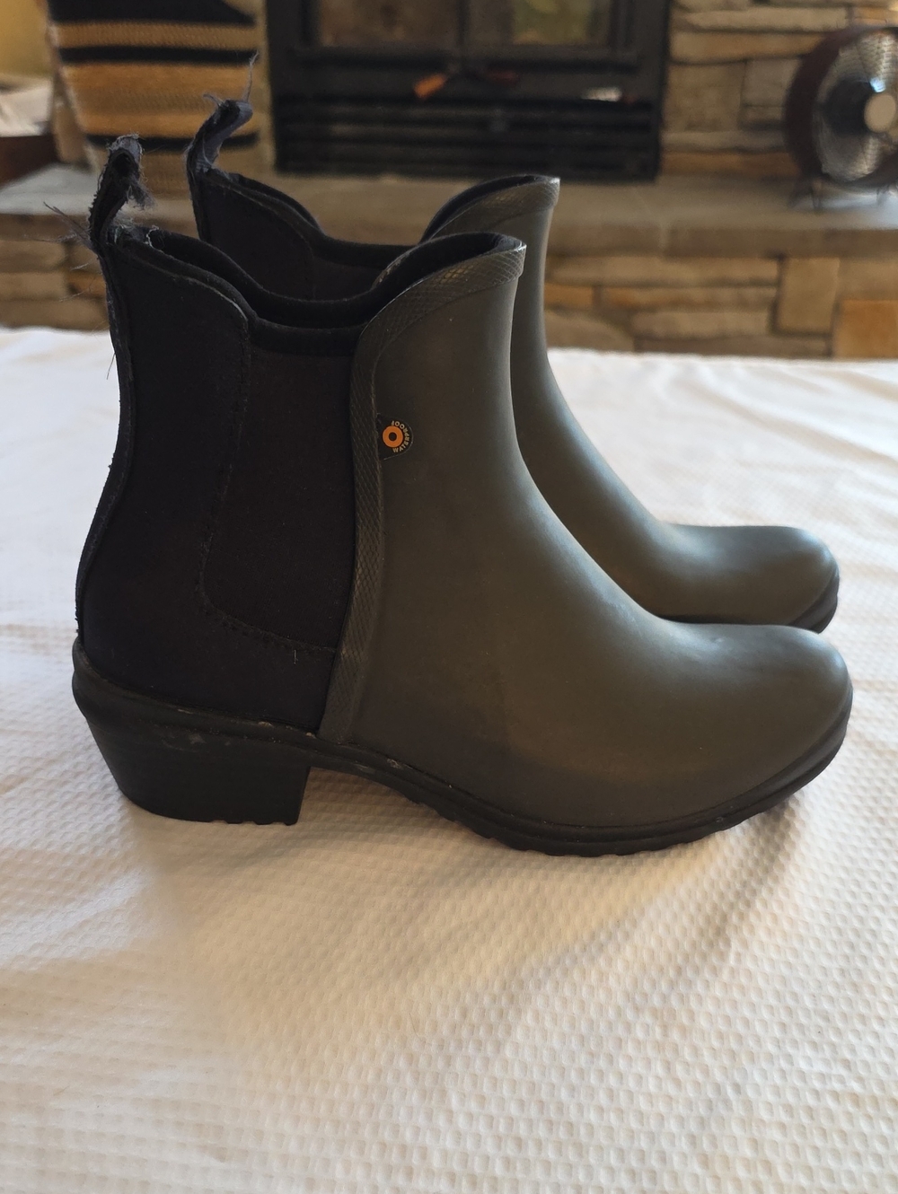 BOGS Vista Mid waterproof rubber booties! 7